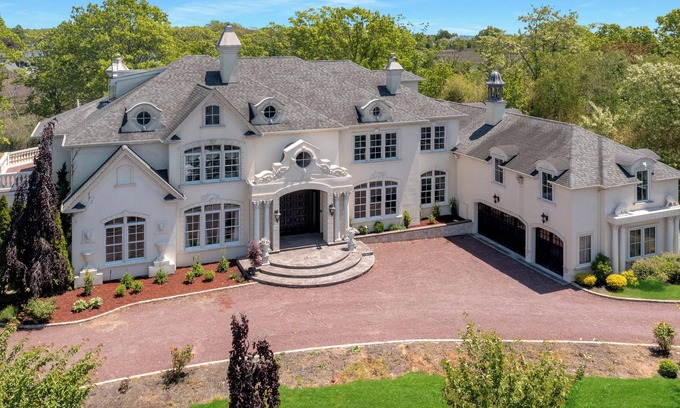 Oakdale House | Spacious Luxury home w/ beaches nearby in Oakdale