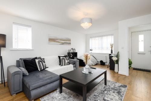 Broad Oak Apartment | Spacious Luxury House In Canterbury with Free Parking & Garden - Sleeps 7