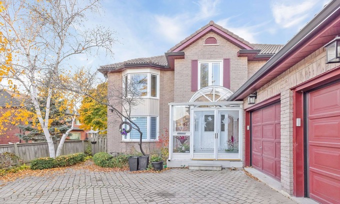 Central Erin Mills Apartment | Spacious luxury walkout unit