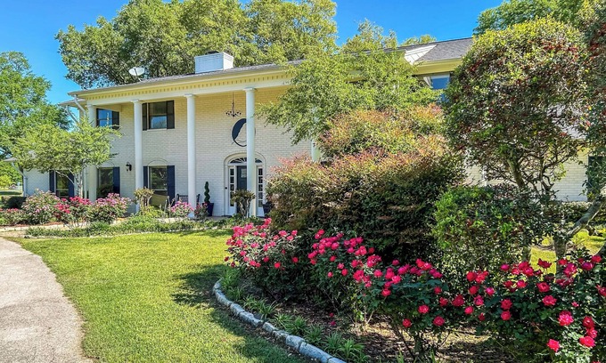 Madisonville House | Spacious Madisonville Estate w/Grill & Pond Views