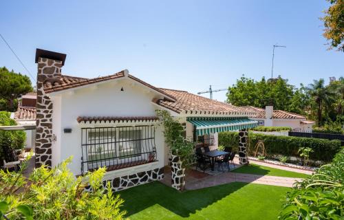Valle de los Galanes House | Spacious Malaga House Free parking and yard