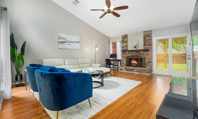 Allen House | Spacious master King Bed suite, & fast wi-fi, Mins to convention center