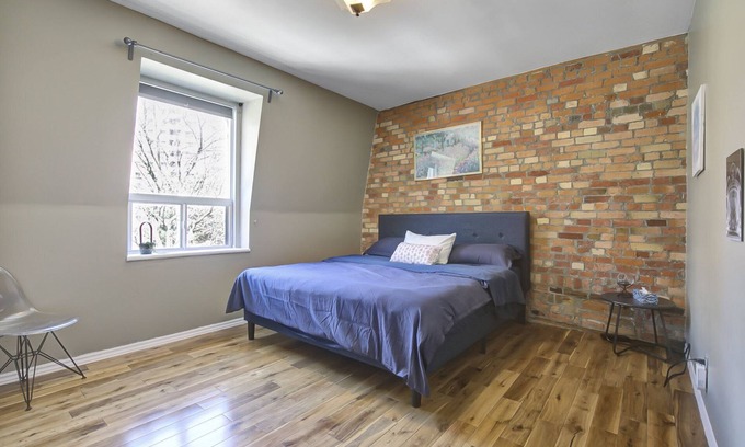 Old Town House | Spacious mid century 2 bedroom in downtown.