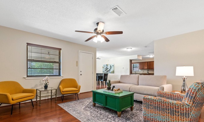 Bedford House | Spacious Mid Cities - 4BR Home - 10 Min to DFW