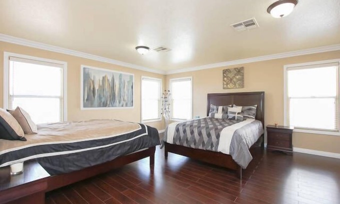 Spring Valley House | Spacious, minutes to the Strip and airport