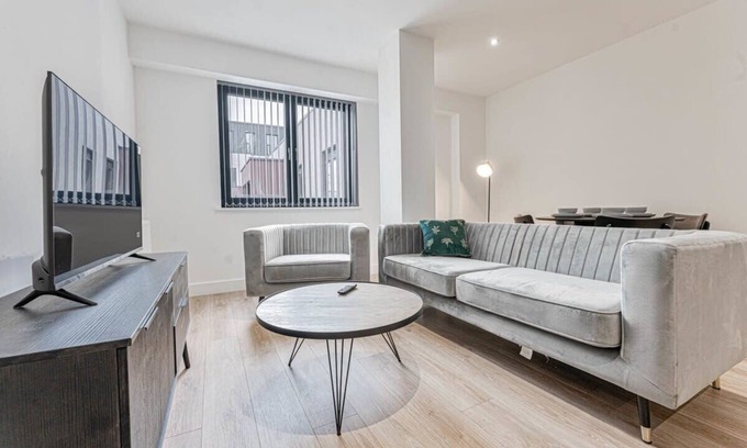 Barnt Green Apartment | Spacious & Modern 2 Bed Apartment in Solihull
