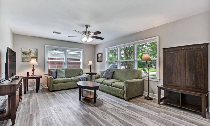 Jacksonville House | Spacious & Modern 3 Bedrm Home Across from NAS Jax