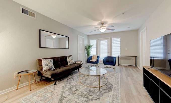 Pleasant Valley Apartment | Spacious/Modern 4Bd/4Ba