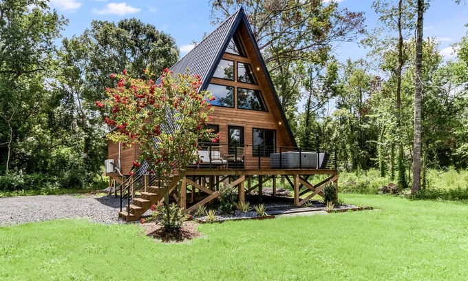 New Iberia Cabin | Spacious & Modern A-Frame w/Hot Tub & Fire Pit near Rip Van Winkle Gardens