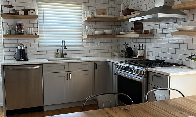 Margate City House | Spacious, modern beach cottage in Margate one mile from the beach