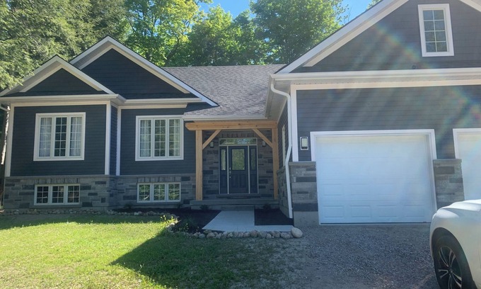 Tiny House | Spacious & Modern Bungalow on Cul-de-Sac: Large Deck, Wood Lot, Steps to Beach