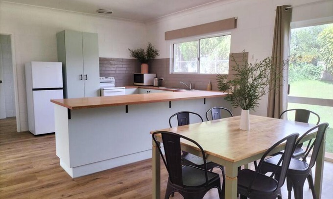 Atherton House | Spacious, Modern & Central