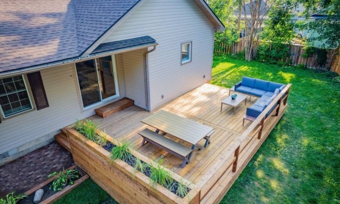 Crystal Beach House | Spacious modern cottage steps from beach