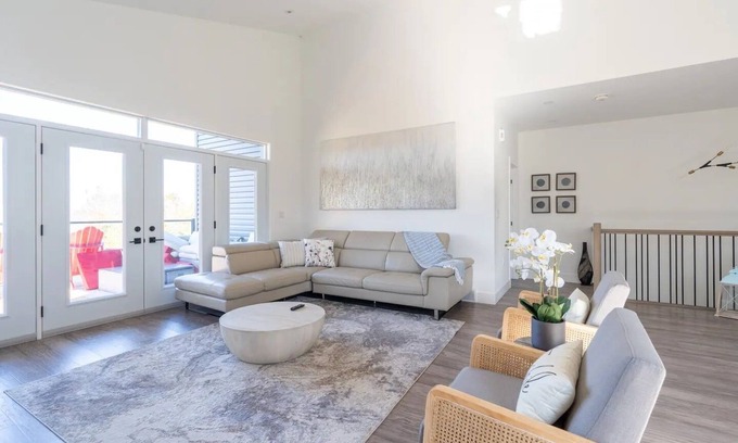 Wiarton Cottage | Spacious modern cottage with incredible views in the Bruce Peninsula