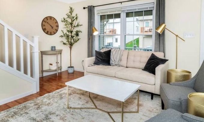 Bloomington House | Spacious Modern Home Near Campus
