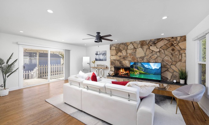 North Tustin House | Spacious Modern Home Minutes to Disneyland