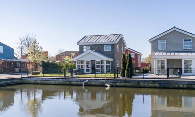 Oude-Tonge House | Spacious, modern island house located on a corner with fully enclosed garden, ideal for children.