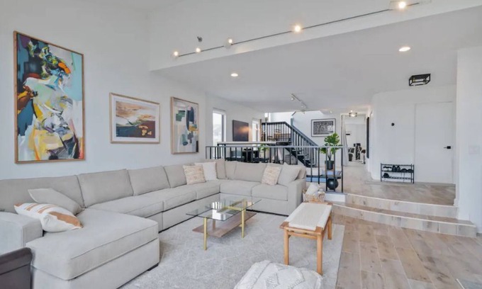 Teaneck Apartment | Spacious Modern Luxury Duplex 20 min from NYC