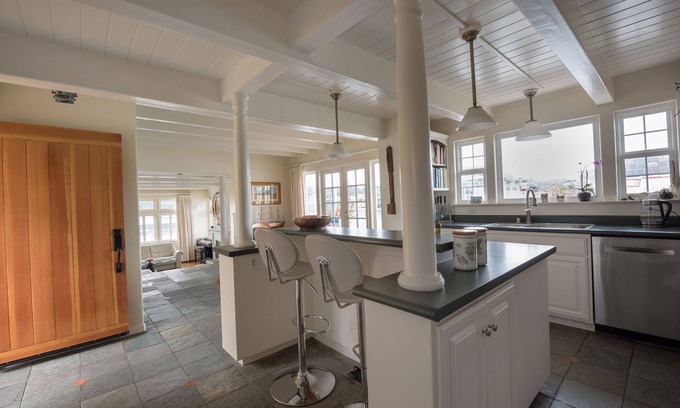 Bay Area Boat Rental | Spacious modern Sausalito Houseboat just minutes from San Francisco.