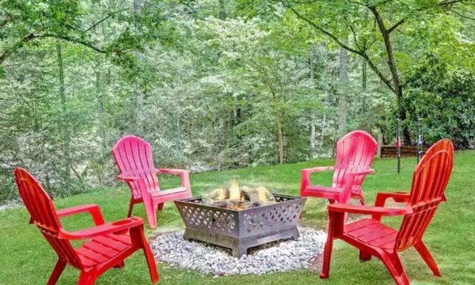 Blairsville Cabin | Spacious Mountain Cabin, Stellar Location!