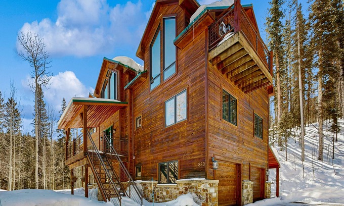 Telluride House | Spacious mountain getaway with large deck and amazing views