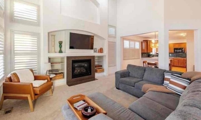 Commerce City House | Spacious, Mountain View Home - 15 mins to DIA
