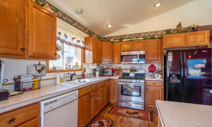 Wineglass House | Spacious Mountain View Home in Livingston