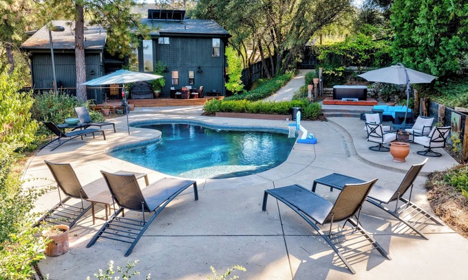 Oakhurst House | Spacious Mountain View Home - Pool, Spa, Game Room & Stunning Views [Sleeps 16]