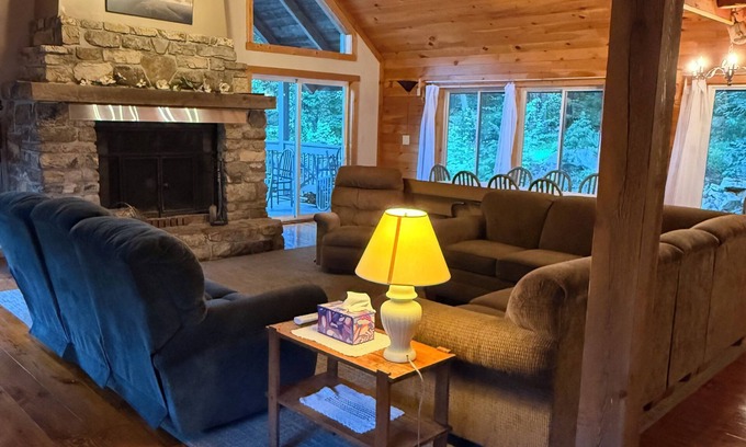 Mifflinburg Cabin | Spacious Mt. cabin offering a perfect blend of rustic charm and modern comfort.