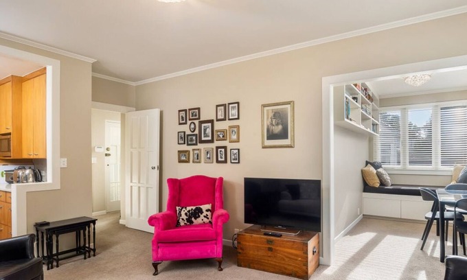 Mount Eden Apartment | Spacious Mt Eden Apartment