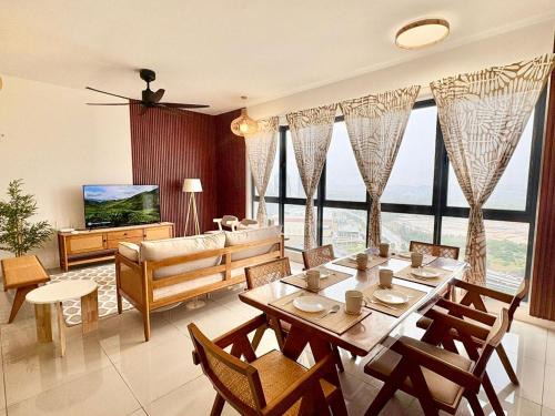 Putrajaya Apartment | Spacious Muji Homestay with IOI Mall & KL View