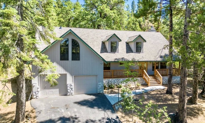Granite Ridge Cabin | Spacious Multi Family/Group Cabin - 5min to lake and 1/2hr to skiing!