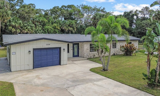 Vero Beach House | Spacious Multi-Unit 8-bedroom house with AC and WiFi in delightful Vero Beach