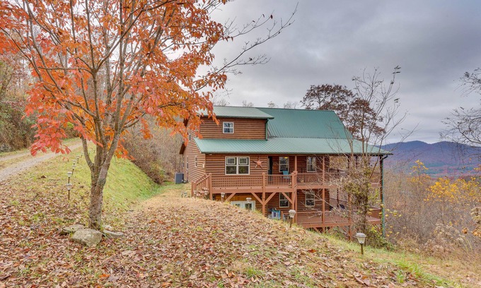 Murphy Cabin | Spacious Murphy Retreat w/Decks & Game Room!