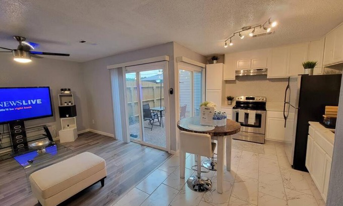 Northeast Houston Apartment | Spacious n Cozy 3 Bedroom/15 min from Downtown