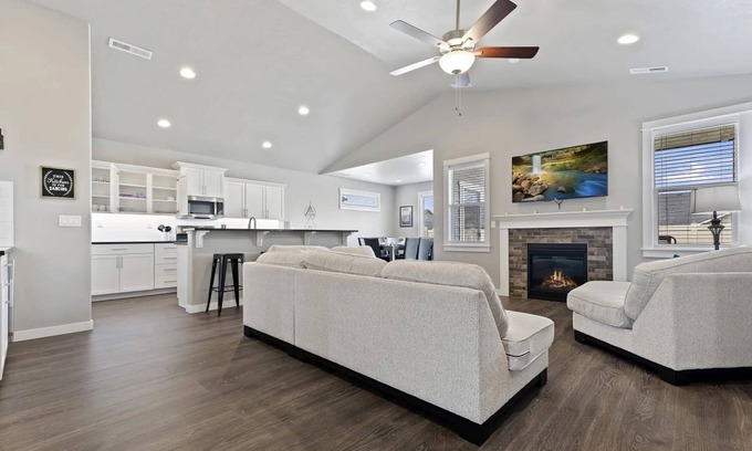 Nampa House | Spacious Nampa Stay | Minutes to Lake, Golf Course, Dining, Shops & I-84