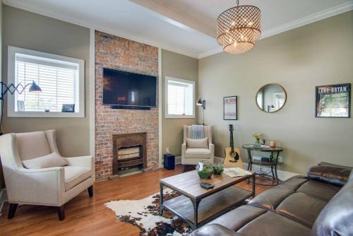 Chestnut Hill House | Spacious Nashville Home for 10 Guests