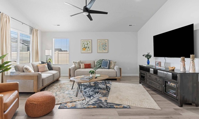 Meridian House | Spacious New 4BR - Single Level Home - Pool Access