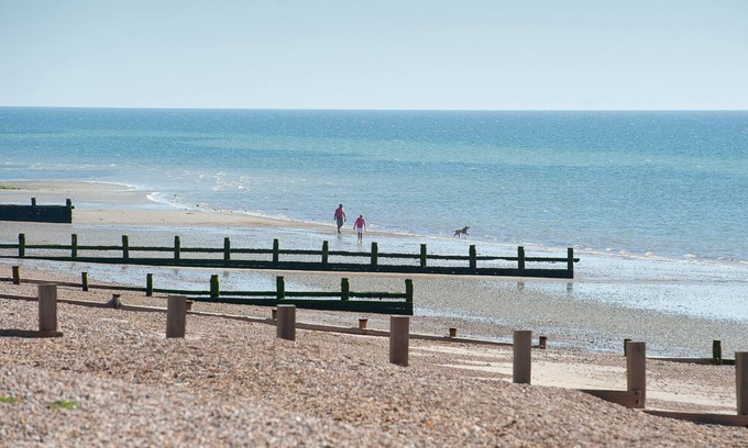 Littlehampton House | Spacious New England-style beachside house, sea views, hot tub, driftwood fire
