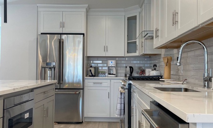 Margate City House | Spacious, newly built 3 fl townhouse, 5 bed/5bath by the beach/bay.