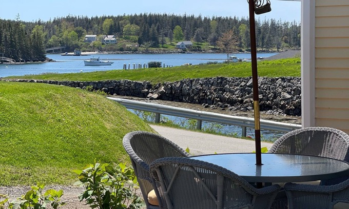 Port Clyde House | Spacious, Newly Remodeled House With Chef Kitchen On The Ocean