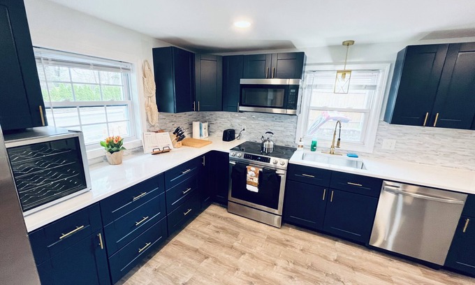 Bellefonte House | Spacious & newly renovated 4-bedroom house near the park in wonderful Cranston!