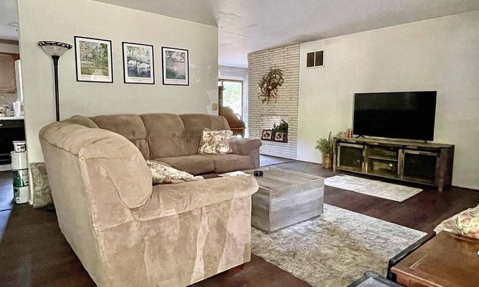 Warsaw House | Spacious & Newly Renovated 3-bedroom house in Warsaw/Winona Lake