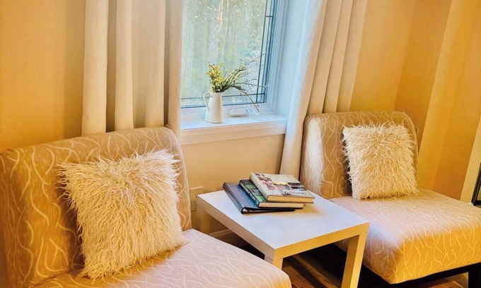 Niagara Falls House | Spacious Niagara Escape 2/BR Private Backyard