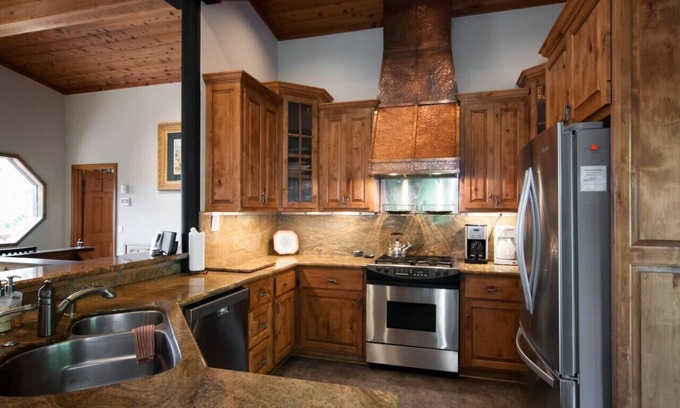 Tahoe Vista House | Spacious-North Lake Tahoe-Views! 5 bedrooms!