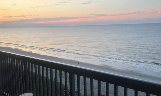 Ocean Drive Condo | Spacious Oceanfront Condo 10th floor Ashworth w/Pools North Myrtle Beach