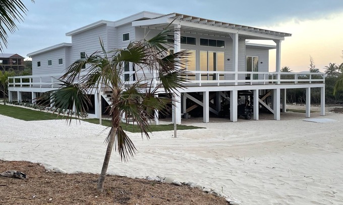 Great Guana Cay House | Spacious Ocean Front Home! Amazing Views!