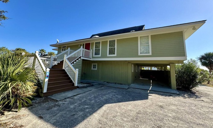Saint Helena Island House | Spacious Ocean View Home w/ New Furniture, Huge Deck, & WiFi