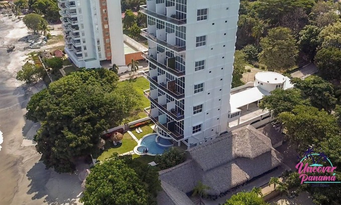 El Farallon del Chiru House | Spacious Oceanfront Loft with Three Bedrooms in Farallón, Coclé.
