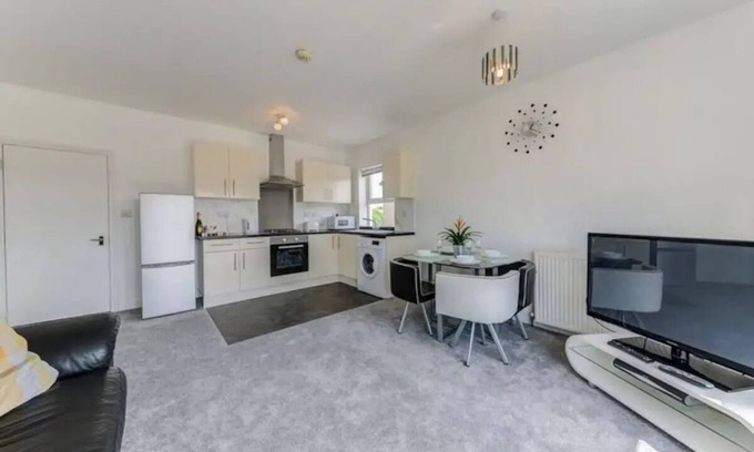 Stratford and New Town Apartment | Spacious One bed, Stratford, Westfields, London